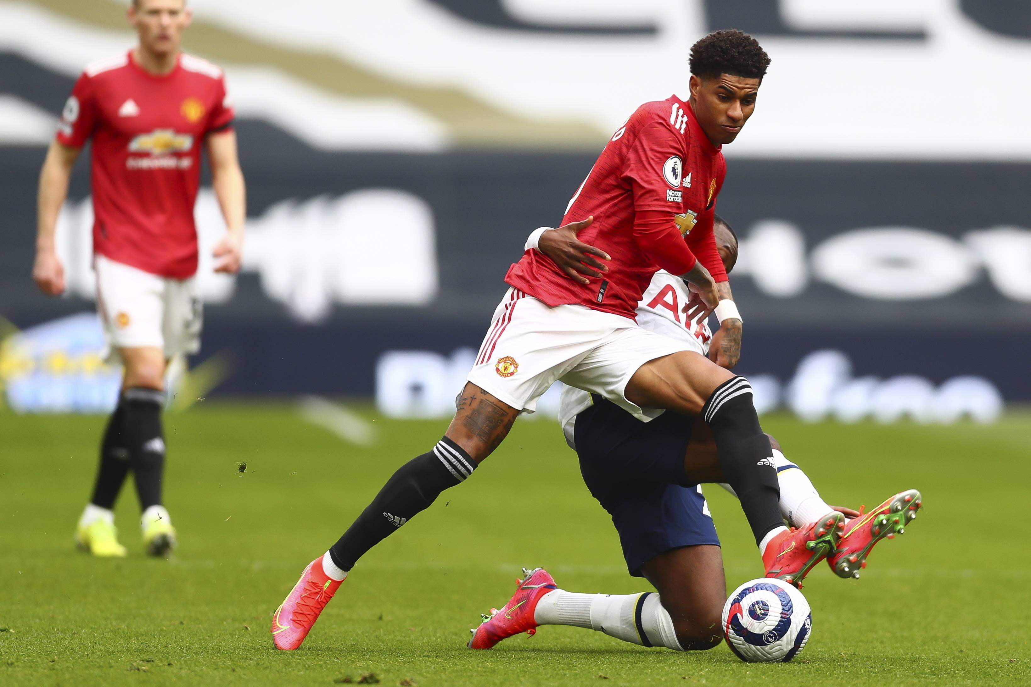 他再度利用 他再度利用